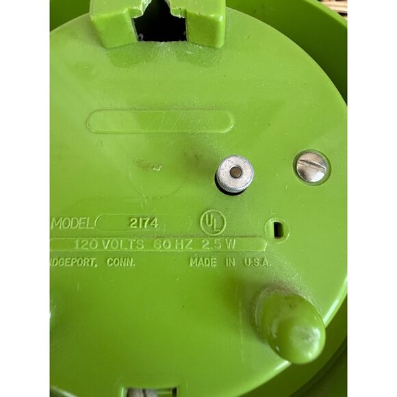 Vintage 70's General Electric Retro Lime Green Wall Clock Model 2174 Works - Picture 12 of 12